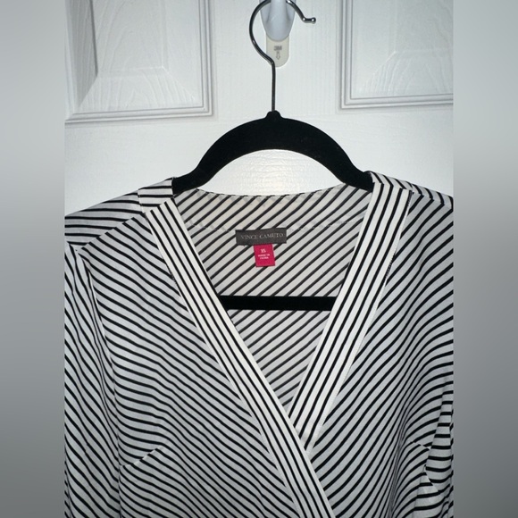 Vince Camuto Black and White Striped Long Sleeve Top - Picture 4 of 7
